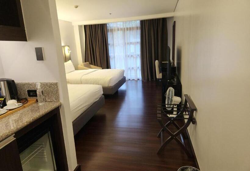 هتل Camp John Hay Lodge 200