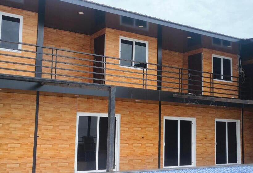 ホテル Hashtag Hive