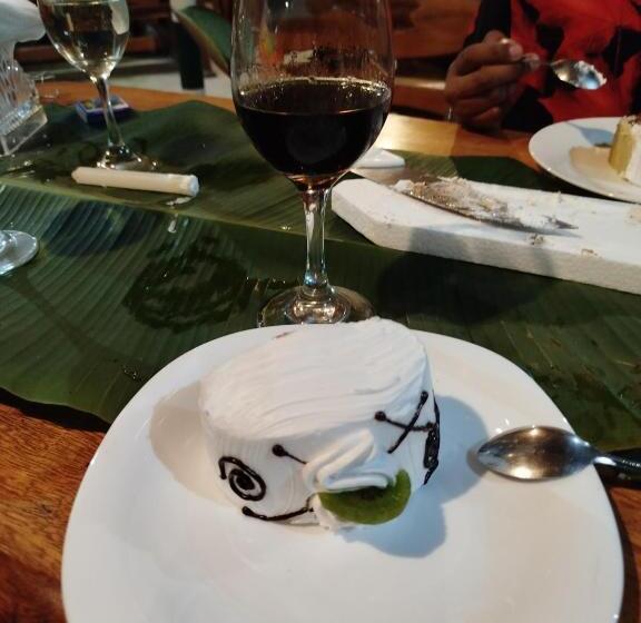 Отель Ingaru Lodge