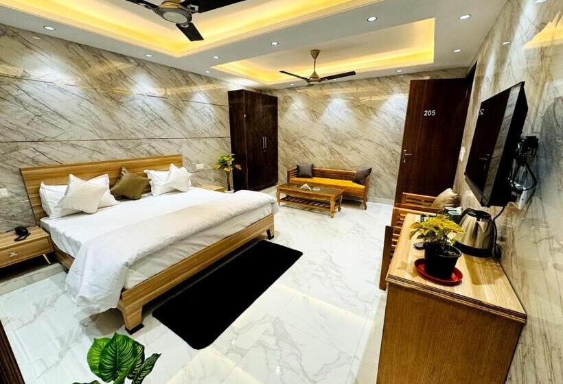 בית מלון כפרי Lajpat Nagar Luxury Rooms