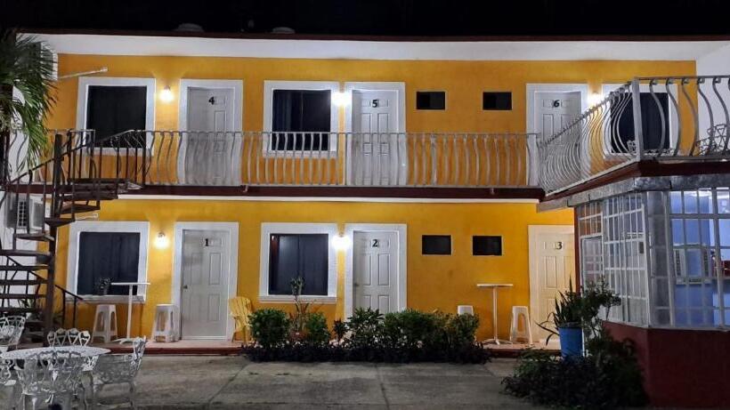 בית מלון כפרי Pardo