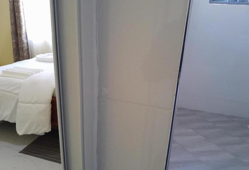 호텔 Solomon Village Lodge