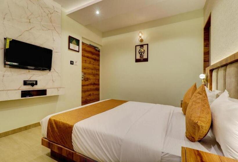 Отель Vrindavan Central Only Families