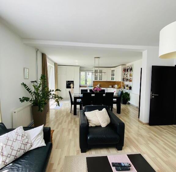 پانسیون Garden House