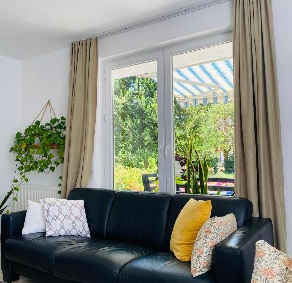 پانسیون Garden House