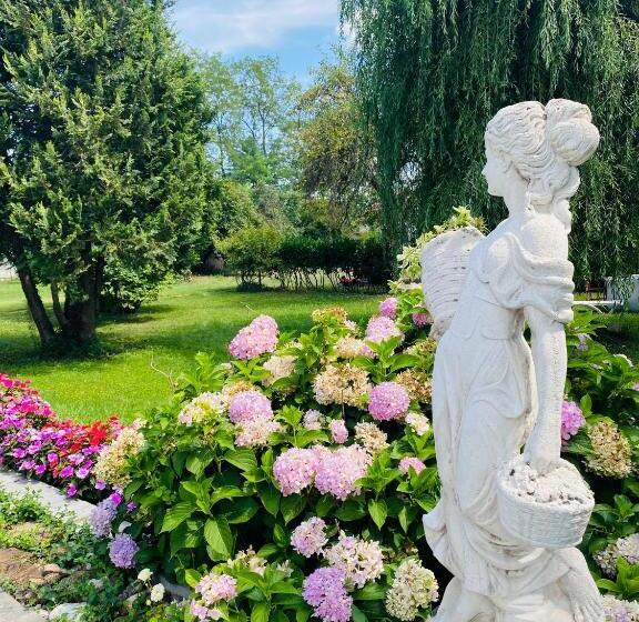 پانسیون Garden House