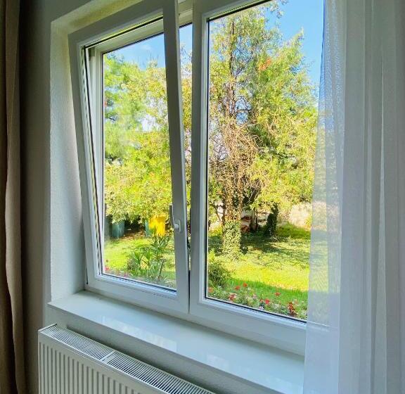 پانسیون Garden House