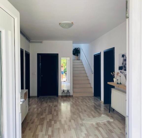 پانسیون Garden House