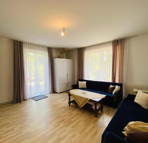 پانسیون Garden House