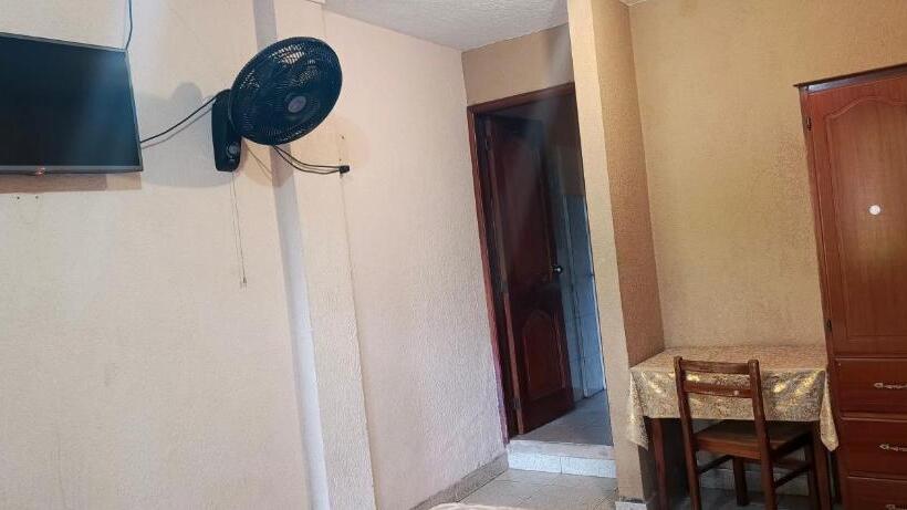 پانسیون Hostal Los Anturios