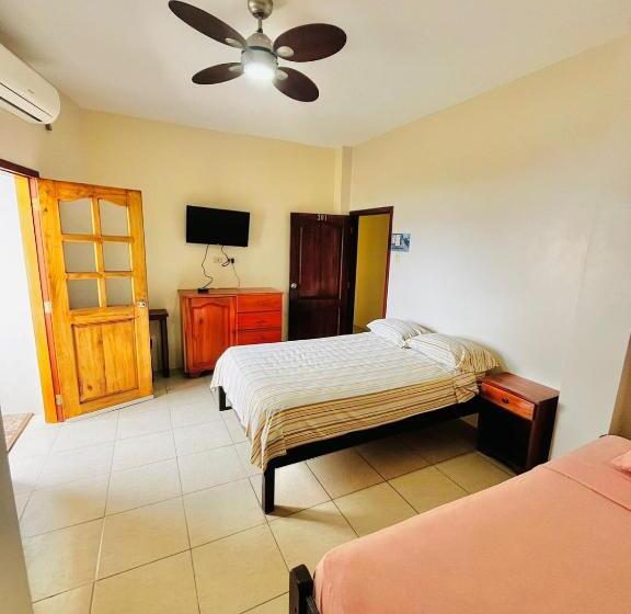 پانسیون Hostal Luxuria Place