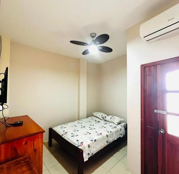 פנסיון Hostal Luxuria Place