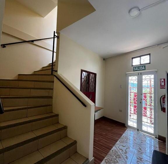 پانسیون Hostal Luxuria Place