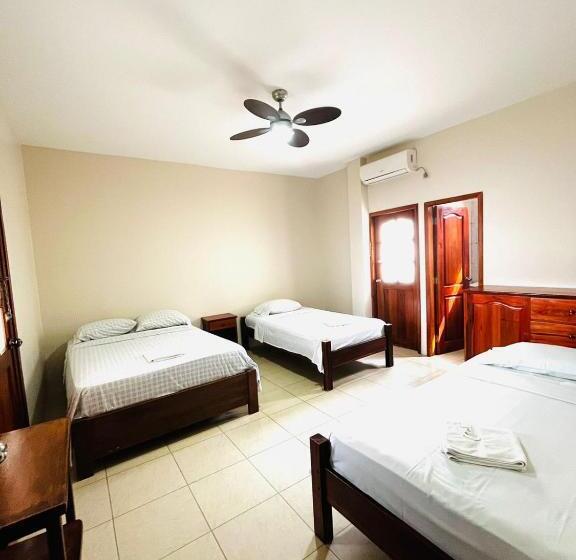פנסיון Hostal Luxuria Place
