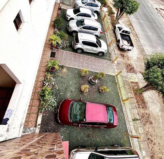 פנסיון Hostal Luxuria Place