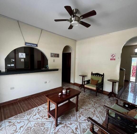 פנסיון Hostal Luxuria Place