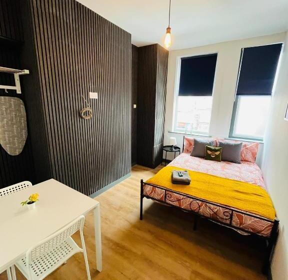 بنسيون Kilburn Guest Rooms 167
