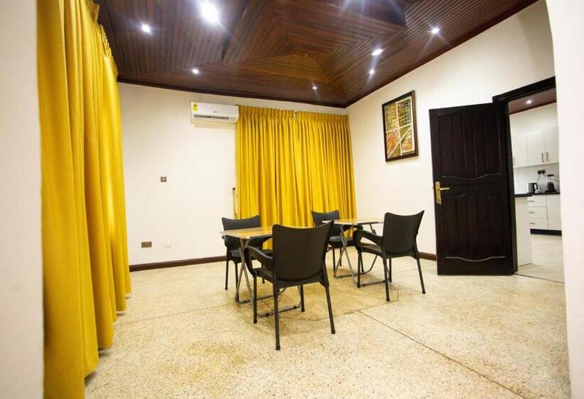 פנסיון Lc Lodge & Event Centre