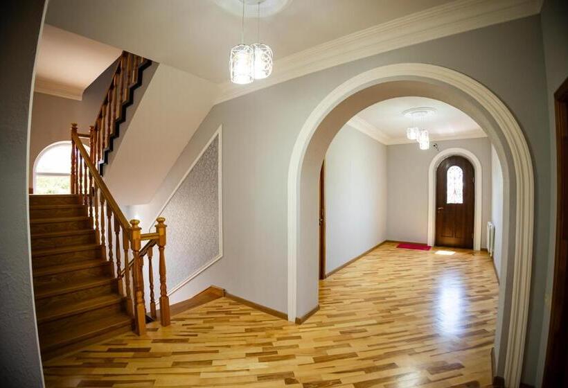 פנסיון Lily S Guest House