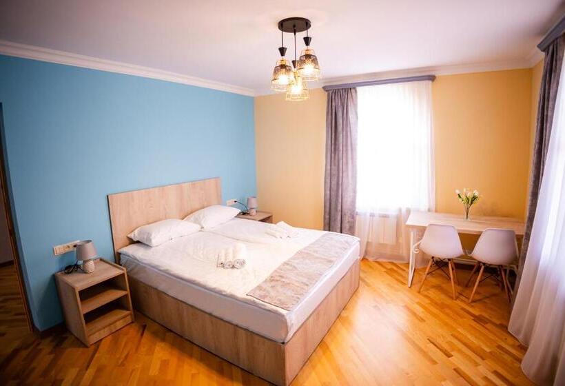 פנסיון Lily S Guest House