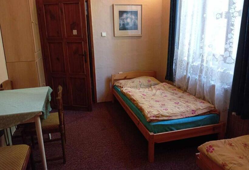 膳宿费 Stará škola Třílůžkový Pokoj V Pohodlí A Klidu