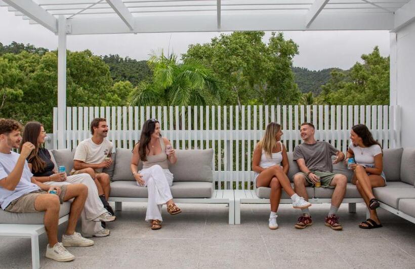 ユースホステル Bounce Airlie Beach