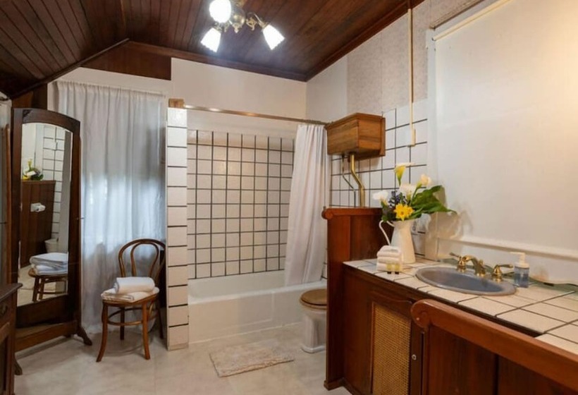 호스텔 Dennen S Victorian Farmhouse