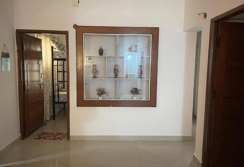 הוסטל Neha S Homestay