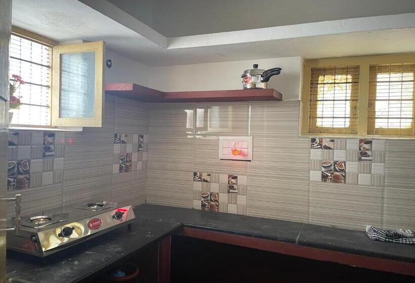 הוסטל Neha S Homestay