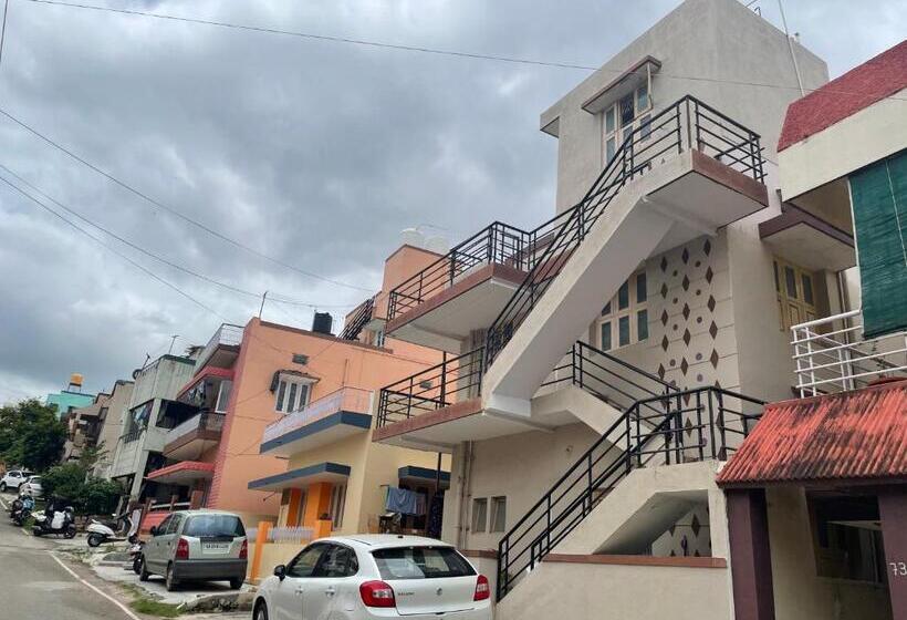 הוסטל Neha S Homestay