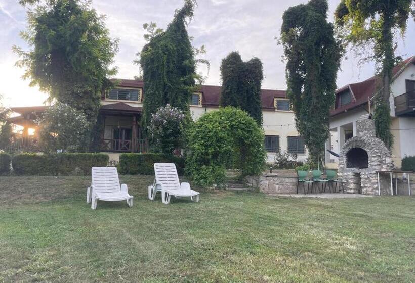 فندق صغير Oaki Lake