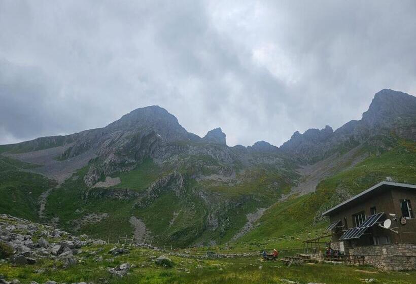 هاستل Refugio Del Meicín