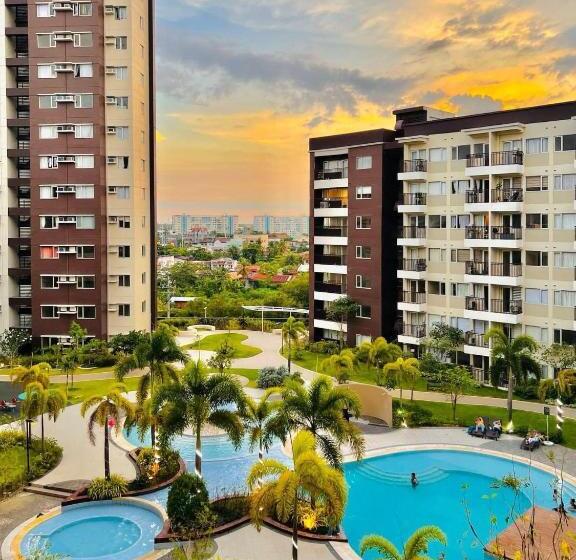 تختخواب و صبحانه Avida Towers Atria