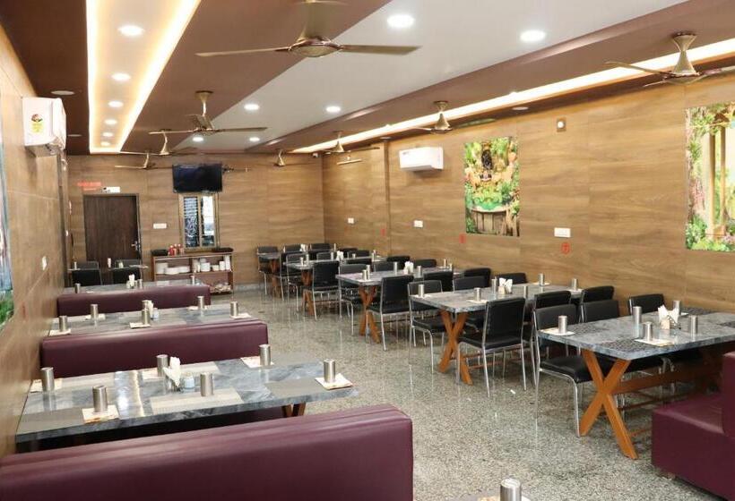 Dhanlaxmi Raj Hotel And Restaurant