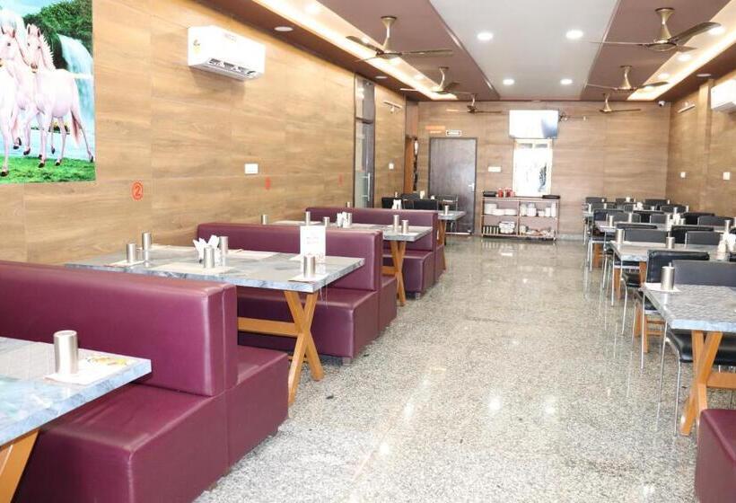 Dhanlaxmi Raj Hotel And Restaurant