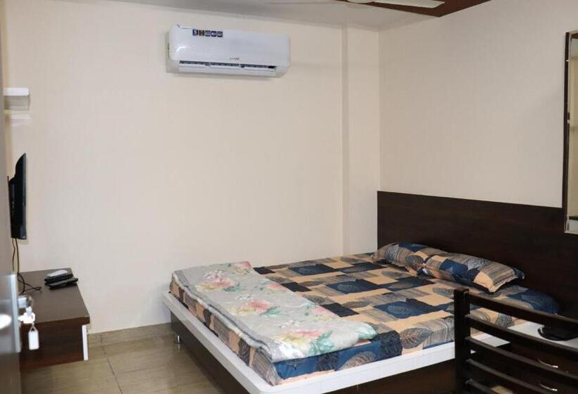 Dhanlaxmi Raj Hotel And Restaurant