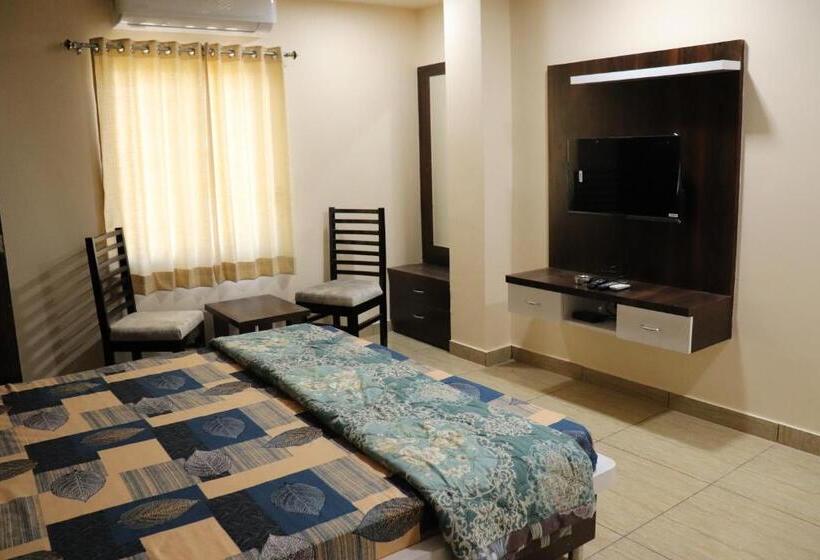 Dhanlaxmi Raj Hotel And Restaurant