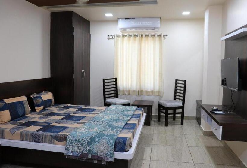 Dhanlaxmi Raj Hotel And Restaurant