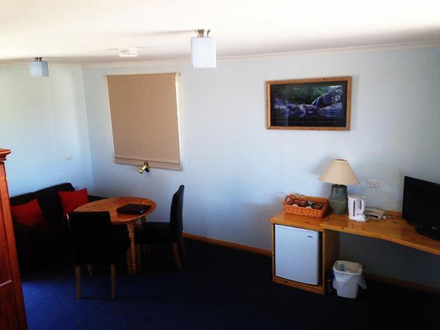 Hawker Outback Motel