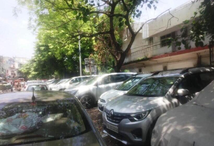 호텔 Del Fox Holidays At 5 Minute Vfs New Delhi