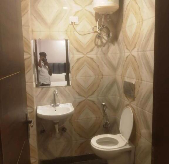 호텔 Del Fox Holidays At 5 Minute Vfs New Delhi