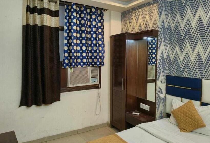 호텔 Del Fox Holidays At 5 Minute Vfs New Delhi