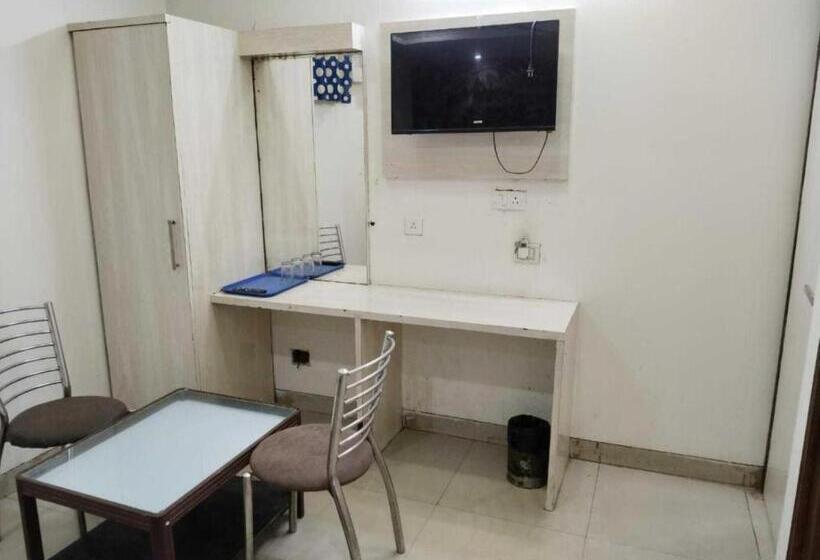 호텔 Del Fox Holidays At 5 Minute Vfs New Delhi