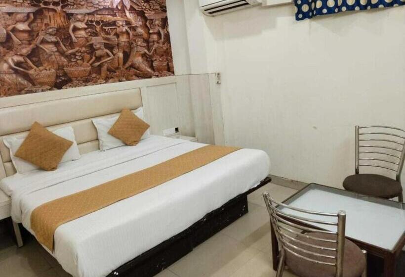 호텔 Del Fox Holidays At 5 Minute Vfs New Delhi