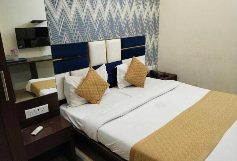 호텔 Del Fox Holidays At 5 Minute Vfs New Delhi