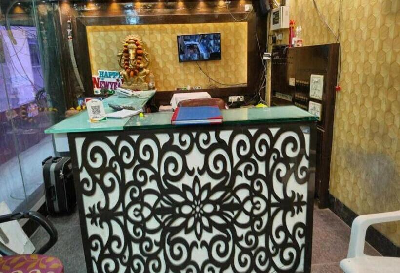 호텔 Del Fox Holidays At 5 Minute Vfs New Delhi