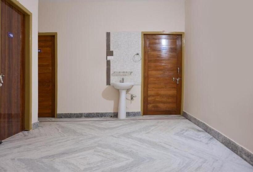 Отель Goroomgo Caroline Homestay Bhubaneswar