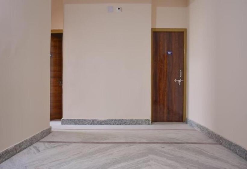 Отель Goroomgo Caroline Homestay Bhubaneswar