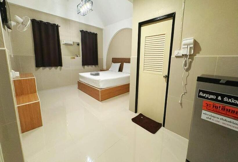 فندق Oyo 75522 Classroom Resort