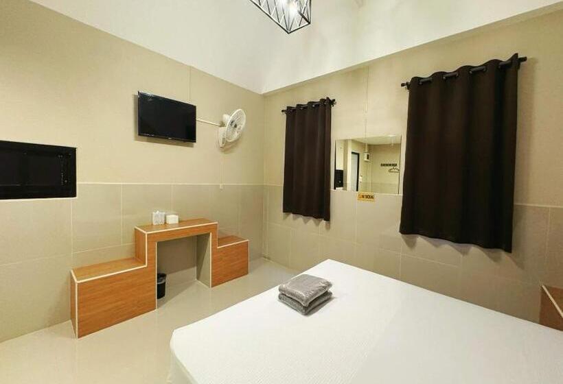 فندق Oyo 75522 Classroom Resort